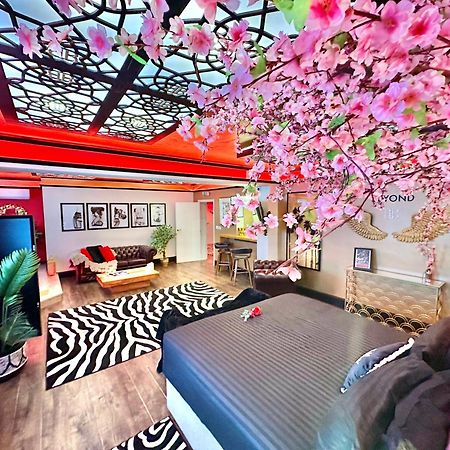 Beyond - Romantic Basement Apartment - Close To Beach - With Parking Bournemouth Exterior foto